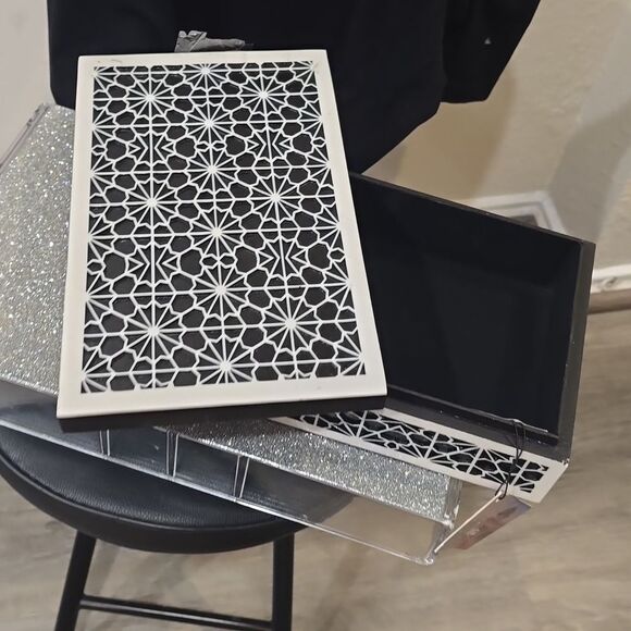 Handcrafted In India Bone & Resin Shiraz Pattern Keepsake Decorative Box - Picture 6 of 12